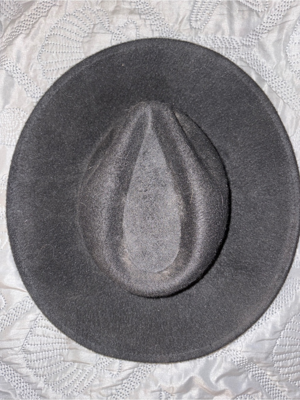 Classic Wide-Brim Felt Hat in Black